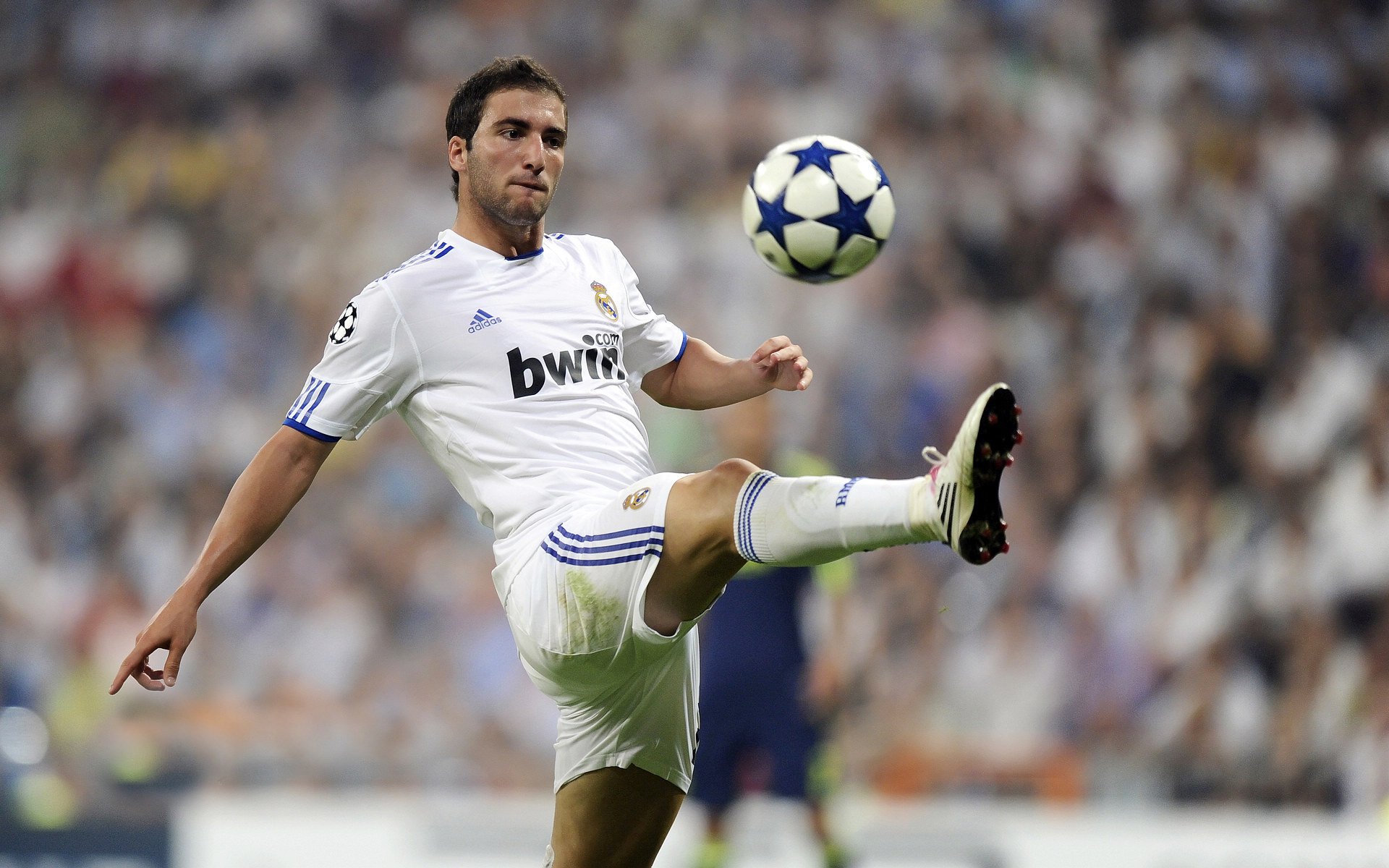 中超联赛国足惨败 球迷要求加强防线，中超联赛国足惨败 球迷要求加强防线防守