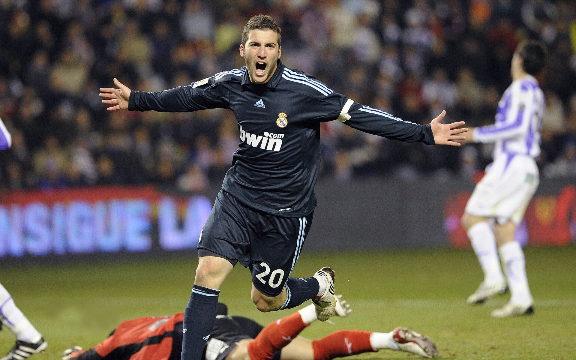 中乙联赛执行外援注册限制鼓励本土球员成长,中乙参赛球队